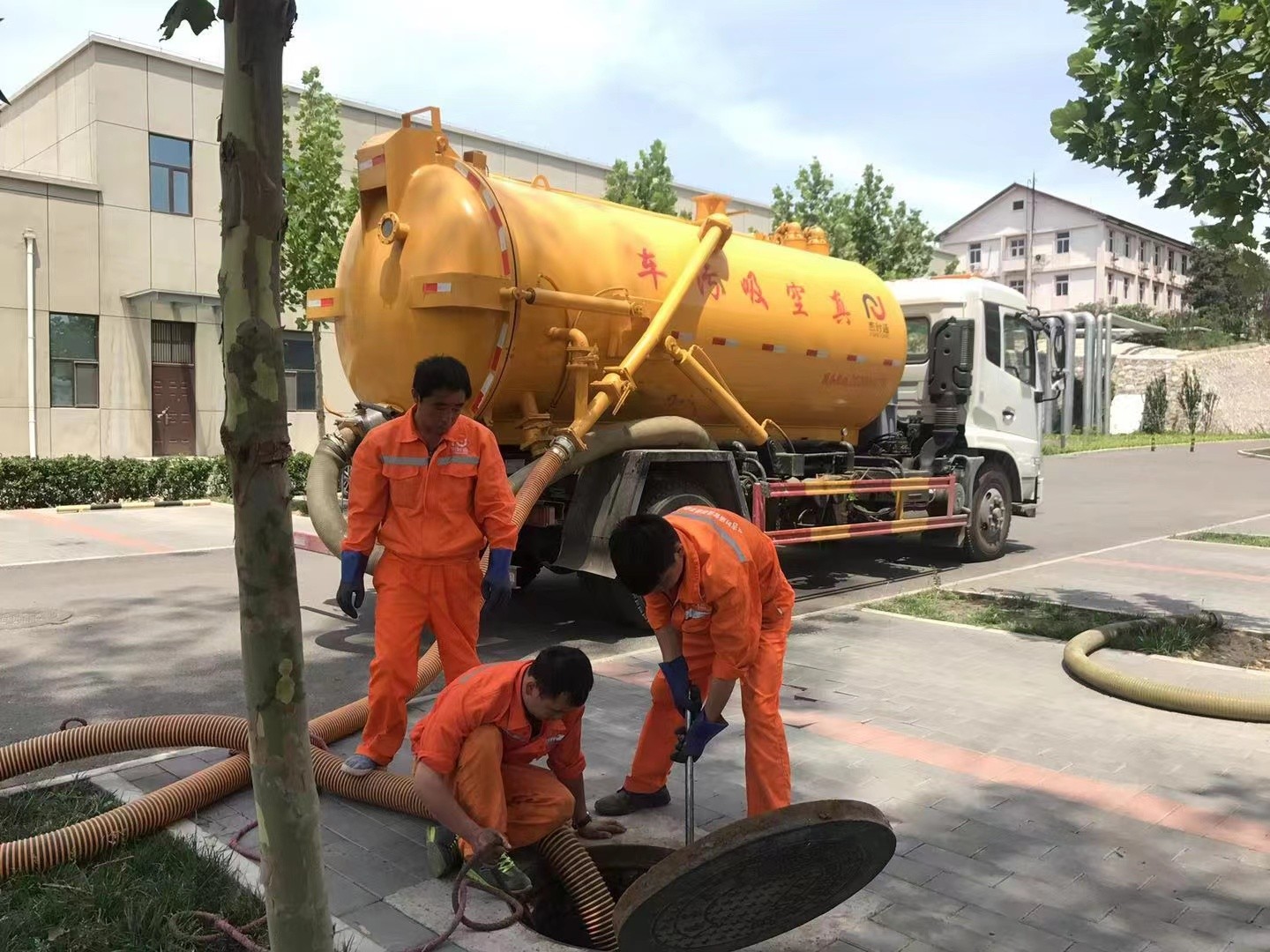 阿克苏化粪池清理与5-8吨吸粪车施工效率分析